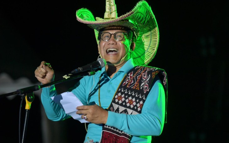 Menteri Desa, Pembangunan Daerah Tertinggal, dan Transmigrasi Abdul Halim Iskandar memberi Pidato Puncak Peringatan 9 Tahun Undang-Undang Desa di Plataran Pelabuhan Ba’a ,Pulau Rote NTT. Sabtu (14/1/2023)