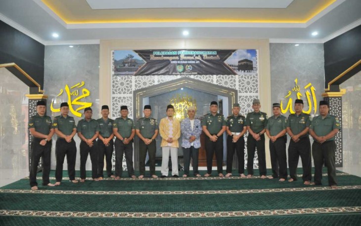 Danrem 063/SGJ Kolonel Inf Dany Rakca saat Jam’ah Umrah Anggota Korem 063/SGJ, Kita Cirebon, Rabu (18/1)