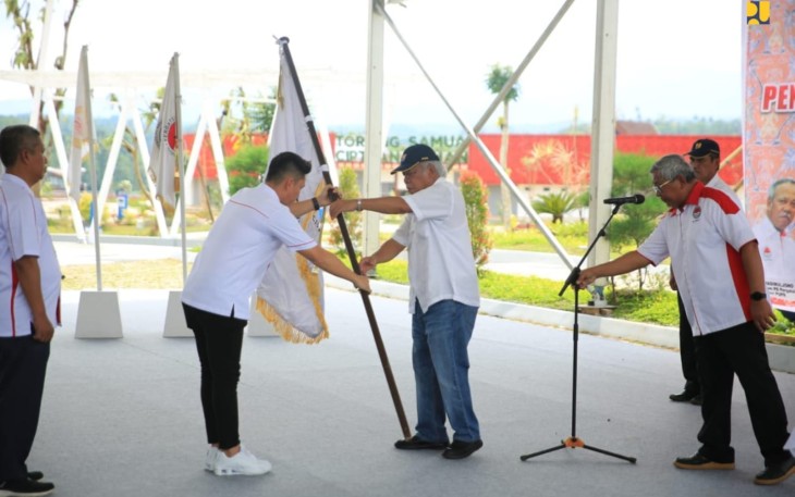 Menteri Basuki saat melantik Pengurus Olahraga Gateball Sulawesi Utara