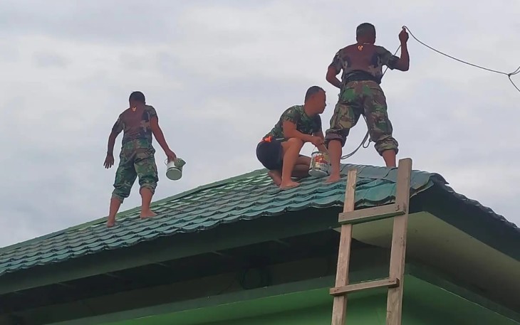 Pengecatan atap kantor