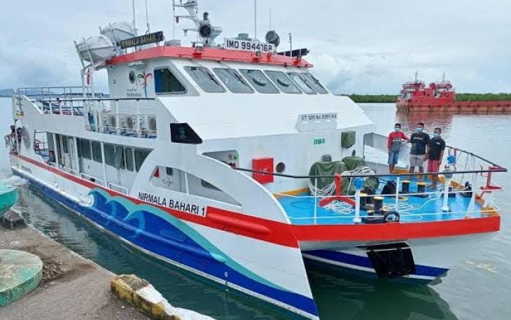 Kapal Wisata Bottom Glass