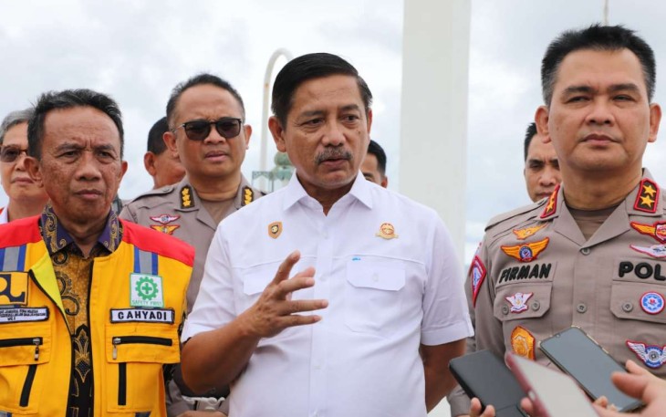 Dirjen Perhubungan Darat Hendro Sugiatno saat memberikan keterangan pers usai pengecekan jalur wisata Pansela, Jum'at (20/1)