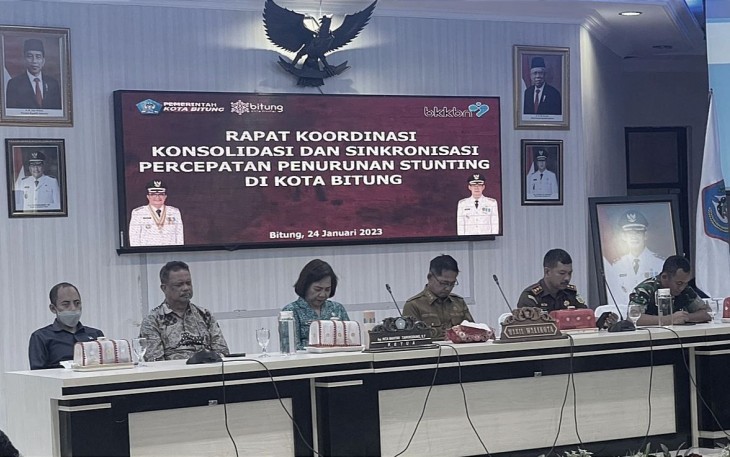 Wakil walikota Bitung saat membuka dan memimpin rapat