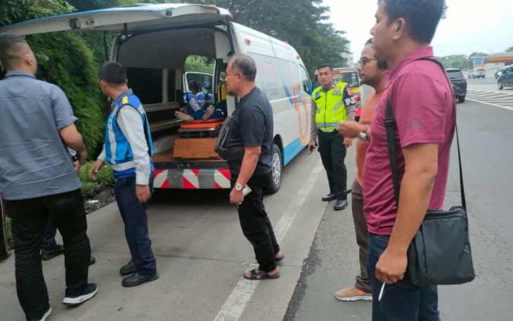 Evakuasi supir truk meninggal dunia di gate tol Sentul Utara 2 Bogor