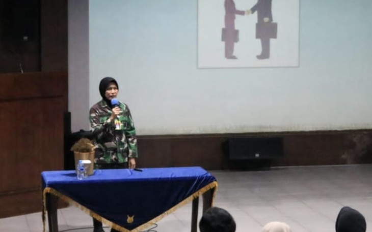 Ceramah Etiket Pergaulan bersama Letkol Sus Ari Endrarini