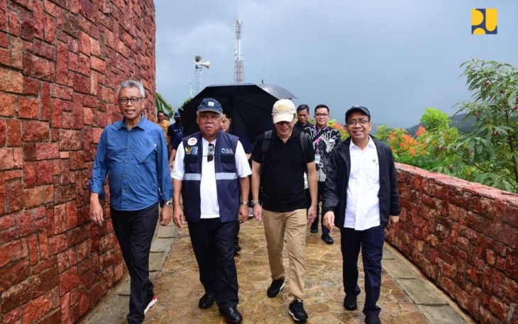 Menteri Basuki saat tinjau kawasan Waterfront Marina Labuan Bajo