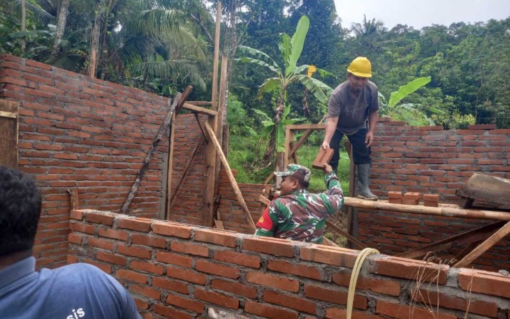 Bantu rehab rumah warga binaan 