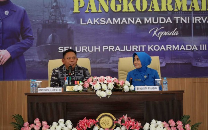 Laksda TNI Irvansyah saat memberikan pengarahan seluruh prajurit (13892)