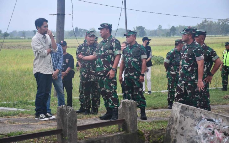 Pangdam V Brawijaya Mayjen TNI Farid Makruf saat mengunjungi wilayah Madiun