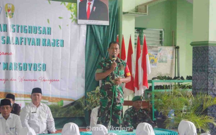 Peltu Syaiful saat nemberikan materi wasbang kepada siswa MA Salafiyah