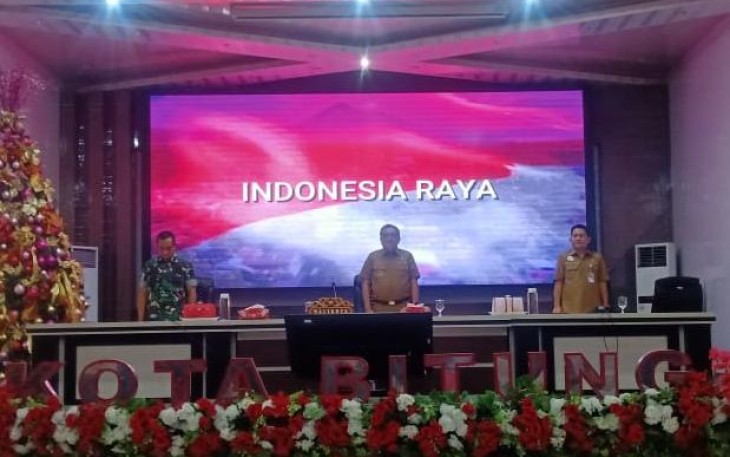 Walikota Bitung (tengah) saat membuka kegiatan sosialisasi rekrutmen Komcad TNI Matra Darat