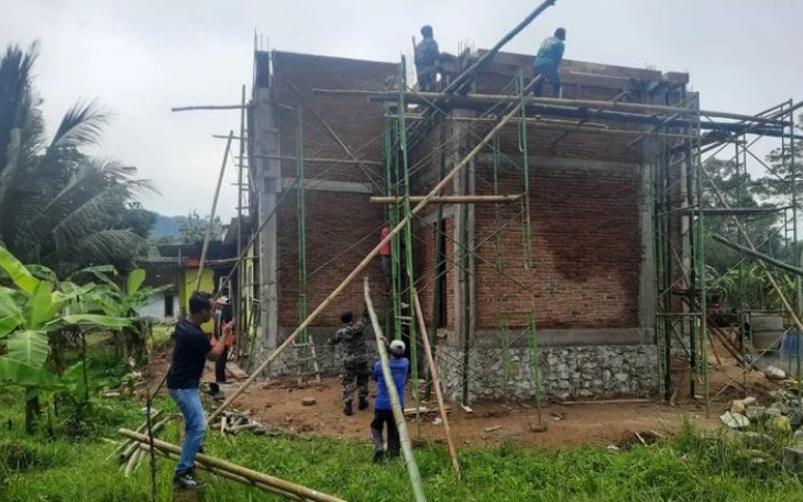 Gotong-royong bangun masjid di wilayah desa binaan 