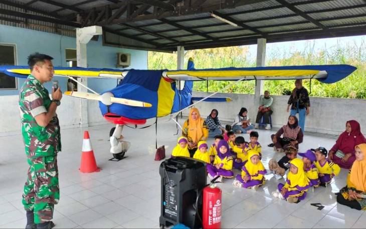Siswa Paud Kunjungi Lanud Sutan Sjahrir 