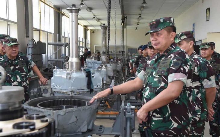 Dankoharmatau Marsda TNI Bambang Triono saat mengunjungi Depohar 30