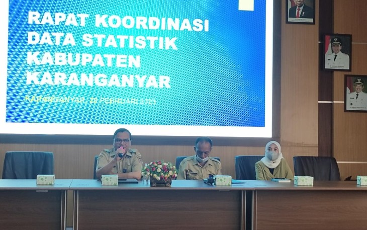 Rapat koordinasi data statistik Kabupaten Karanganyar, di ruang Podang 1 Kantor Sekretariat Daerah (Setda) setempat, Senin (20/2/2023).
