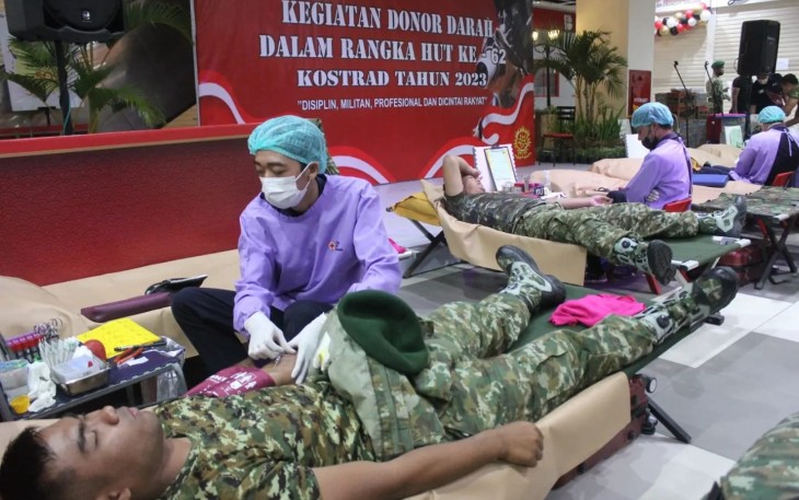 Donor darah prajurit Menarmed 2 Kostrad 