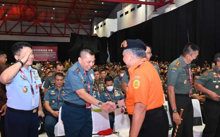 Pangkolinlamil Laksda TNI Yayan Sofiyan saat mengikuti rakornas BNPB 