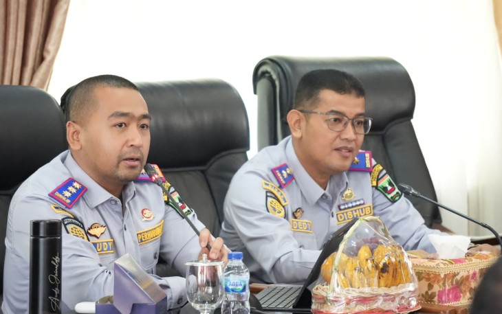 Wakil Gubernur Sumatra Barat Audy Joinaldy didampingi Kepala Dinas Perhubungan Sumbar, Dedi Diantolani melakukan pertemuan dengan dua perusahaan yang melakukan pengembangan kendaraan listrik di Indonesia, bertempat di Bukittinggi.