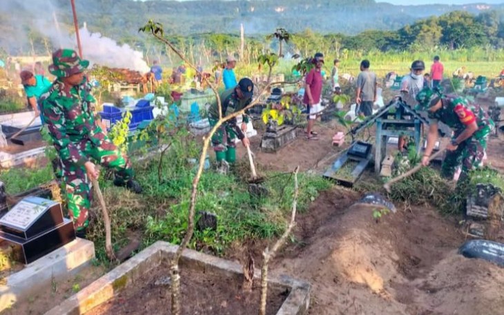 Pembersihan makam umum wilayah desa binaan 