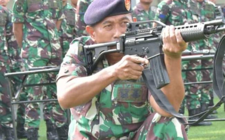 Latihan menembak prajurit Satlinlamil 1 Jakarta 