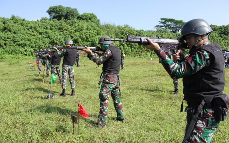 Asah kemampuan menembak prajurit Menarmed 2 Kostrad 