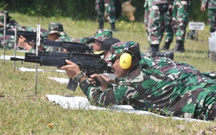 Latihan menembak prajurit Korem 081/DSJ