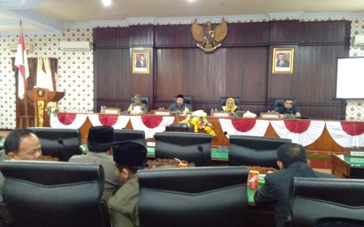 Situasi Sidang rapat paripurna DPRD Kabupaten Trenggalek, pengesahan Raperda Pengarusutamaan Gender menjadi Perda, di Gedung Graha Paripurna DPRD Kabupaten Trenggalek, Kamis (16/3/2023) (Foto Hardi Rangga klikwarta.com).