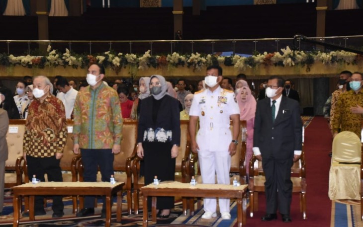 Wagub AAL Hadiri Pengukuhan Guru Besar Unesa 
