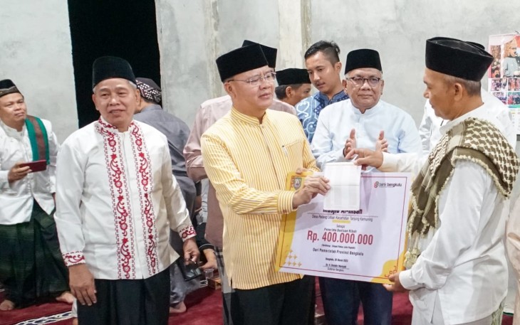 Gubernur Bengkulu Rohidin Mersyah Bantu Pembangunan Masjid di Kabupaten Kaur 