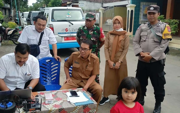 Pembuatan akta kelahiran anak di wilayah desa binaan 
