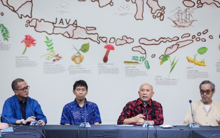 MenKopUKM Teten Masduki saat melakukan pertemuan dan diskusi dengan beberapa stakeholder terkait pelarangan impor pakaian bekas, di Jakarta, Rabu (29/3).
