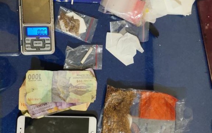 Barang bukti narkoba di TKP