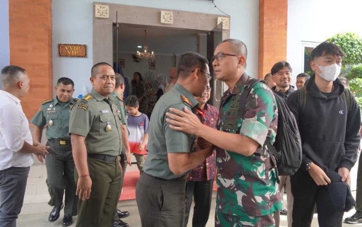 Danrem 163/WS saat melepas keberangkatan Brigjen TNI Choirul Anam 