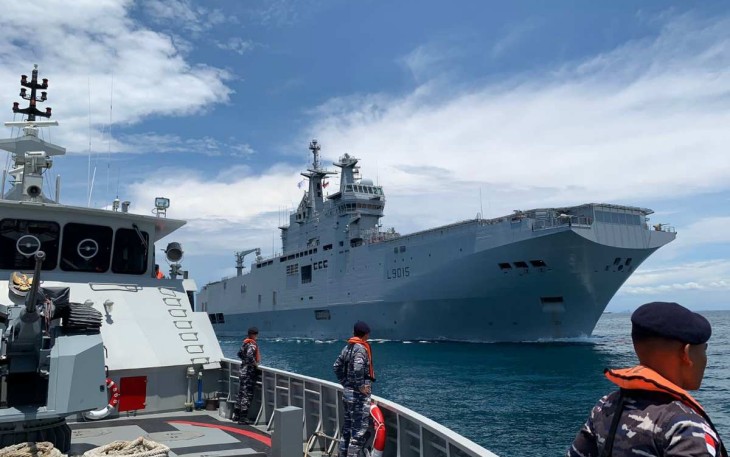 Passex KRI Bung Tomo-357 dengan kapal perang AL Perancis 