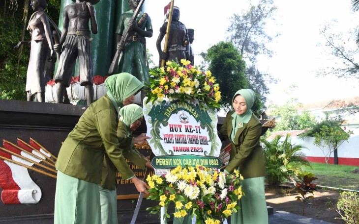 Ziarah dan Tabur Bunga Persit KCK Cabang XVI Dim Ponorogo