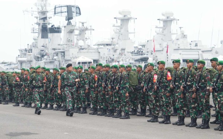 Panglima TNI Laksamana Yudo Margono saat pengecekan Satgas Yonif 527/BY dan Yonif 407/PK ke Papua
