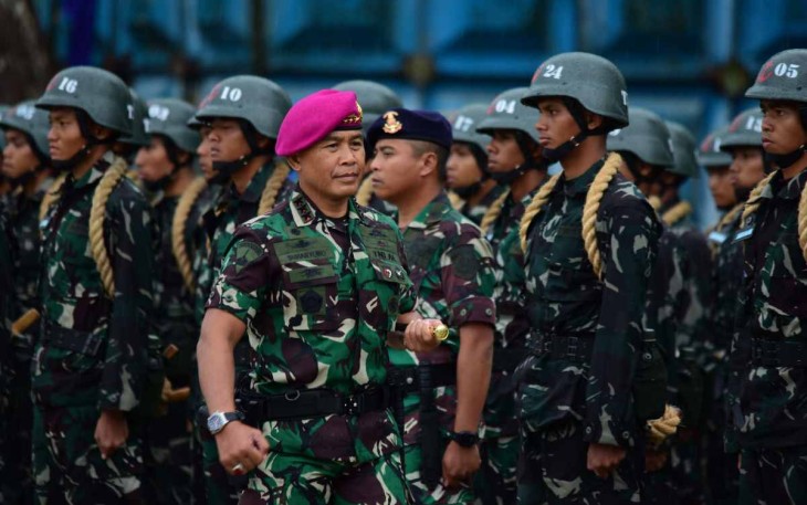 Dankodiklatal Letjen TNI (Mar) Suhartono saat pengecekan siswa pendidikan