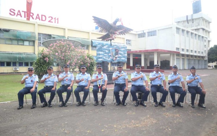 Pangkoopsud I Marsda TNI Bambang Gunarto foto bersama di Satrad 211 Tanjung Kait