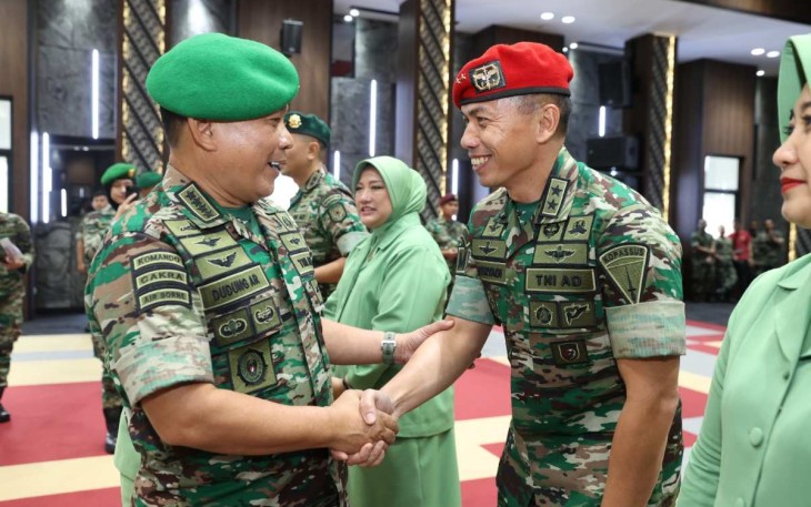 Kasad Jenderal TNI Dudung Abdurachman bersama Pati termuda Danjen Kopassus Mayjen TNI Deddy Suryadi