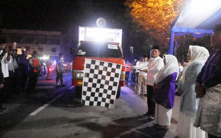 Gubernur Ansar saat Lepas Peserta Pawai Takbir Idul Fitri 1444 H se Kota Tanjungpinang 