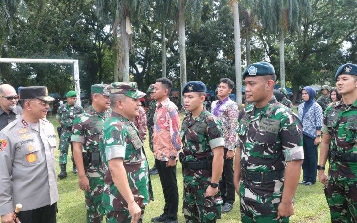 Pangdam I/BB Mayjen TNI Achmad Daniel Chardin saat pengecekan pasukan VVIP lanud Sutan Sjahrir, Rabu (3/5) 