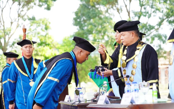 Kasad Jenderal TNI Dudung Abdurachman saat wisuda Bamasis Poltekad D4 Angkatan IV 
