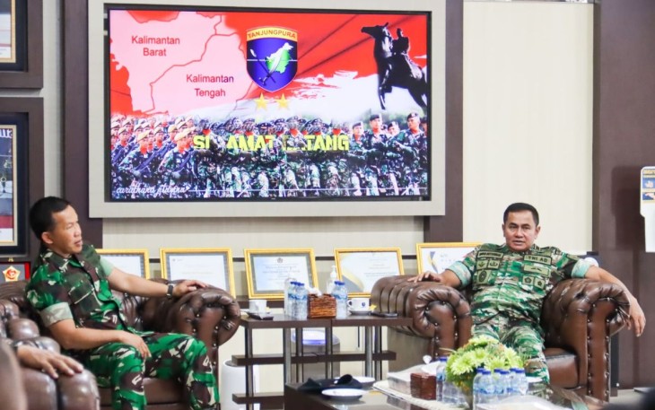 Pangdam XII/Tpr Mayjen TNI Iwan Setiawan menerima kunjungan Aster Panglima TNI di Makodam, Jum'at (5/5) 
