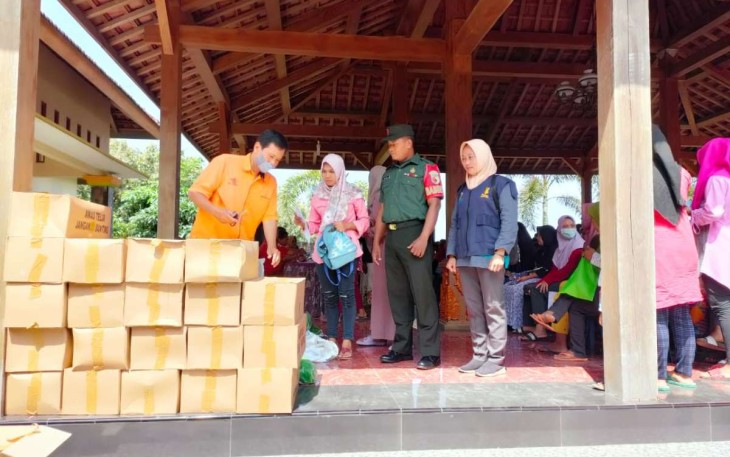 Pendampingan distribusi sembako warga desa binaan 