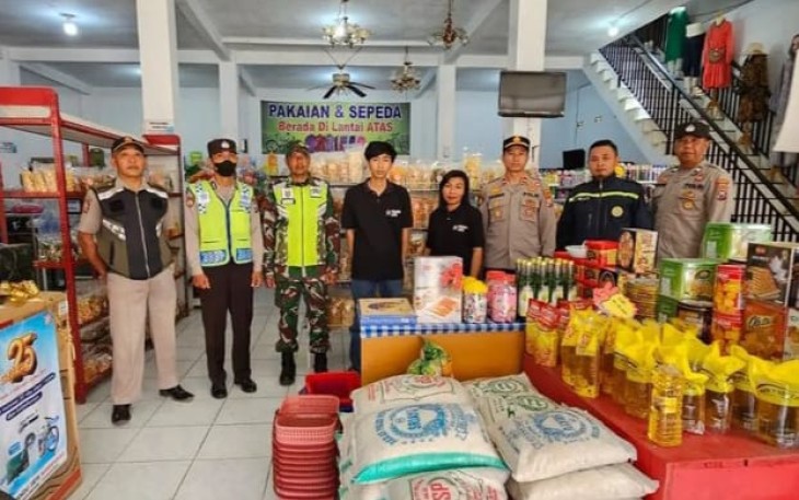 Patroli keamanan di pasar wilayah desa binaan 