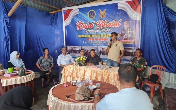 Kadispotdirga Lanud Sut Mayor Tek Wahyudi Krisdyanto saat memberikan sambutan di acara halalbihalal PPPAU Sumbar, Minggu (7/5)