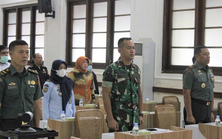 Danmenarmed 2 Kostrad Kolonel Arm Joko Setiyo Kurniawan (tengah) 