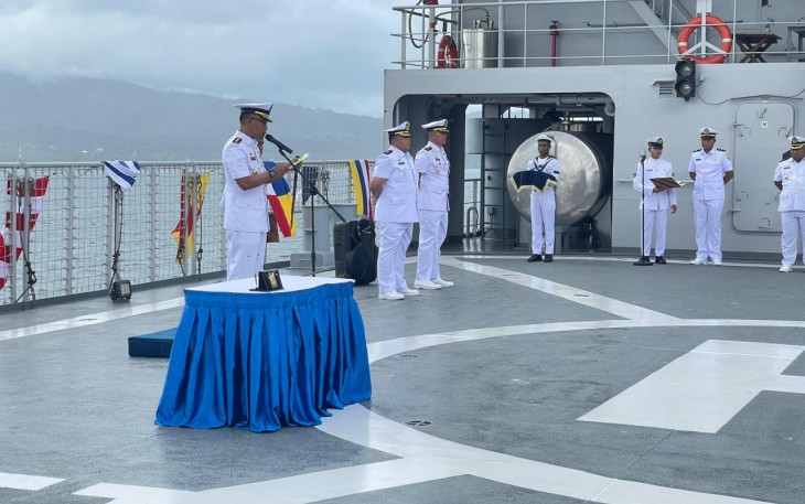 Dansatfib Koarmada III Kolonel Laut (P) Hartanto saat upacara sertijab diatas KRI Teluk Weda-526