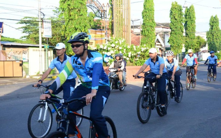 Danlanud Iswahjudi Marsekal Pertama TNI Irwan Pramuda saat gowes bersama, Jum'at (11/5)