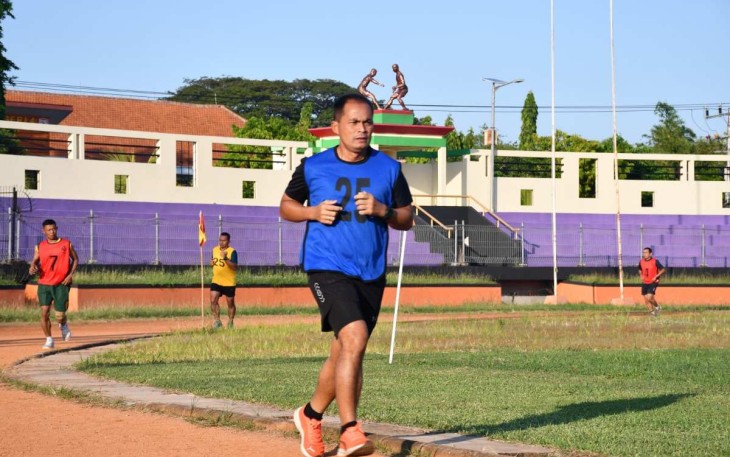 Dandim 0801/Pacitan Letkol Inf Roliyanto saat test garjas di stadion Wilis, Madiun, Selasa (16/5)